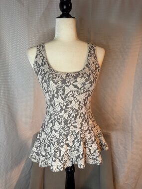 Flair. Sleeveless Floral Lace Peplum Tank Top - Grey & Cream